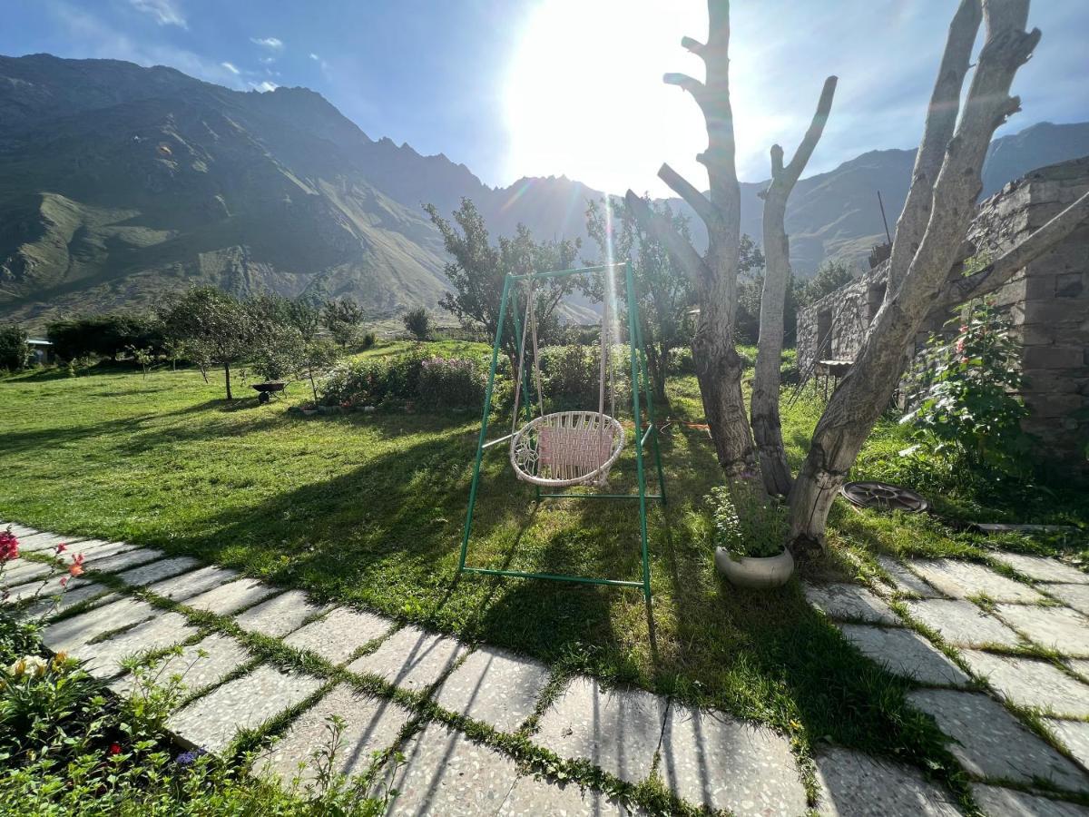 Mikheil Pitskhelauri Guest House Kazbegi Ngoại thất bức ảnh