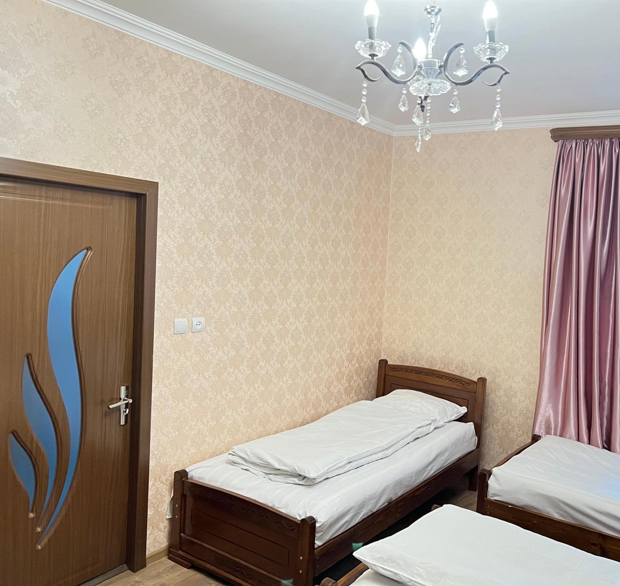 Mikheil Pitskhelauri Guest House Kazbegi Ngoại thất bức ảnh