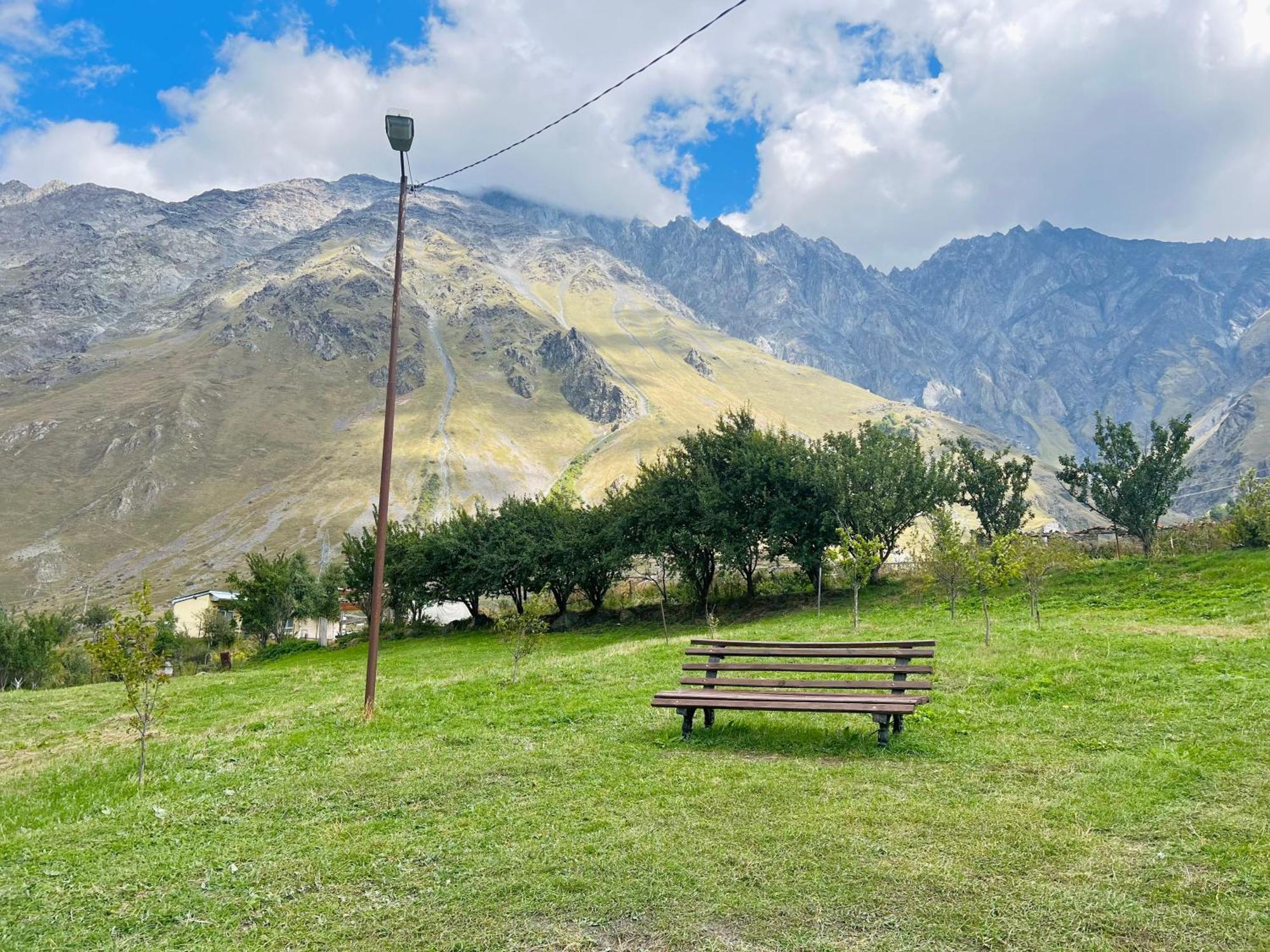 Mikheil Pitskhelauri Guest House Kazbegi Ngoại thất bức ảnh