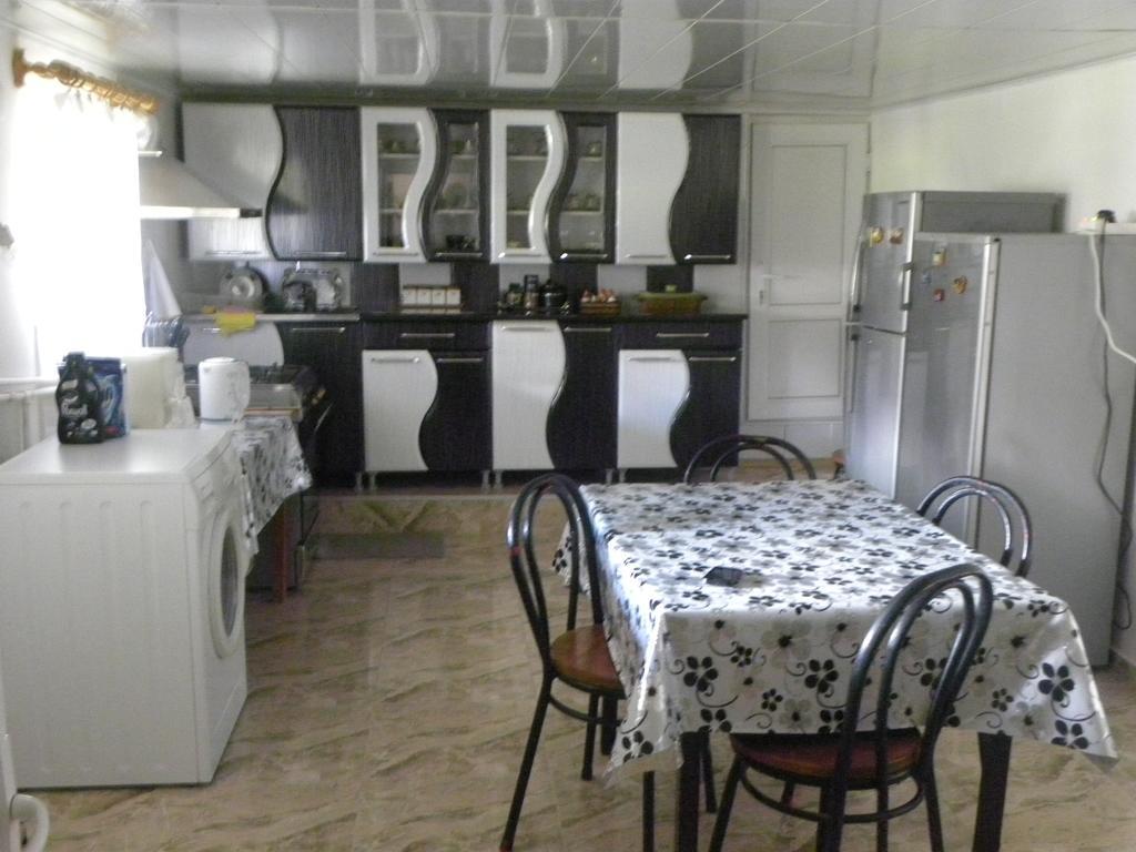 Mikheil Pitskhelauri Guest House Kazbegi Ngoại thất bức ảnh
